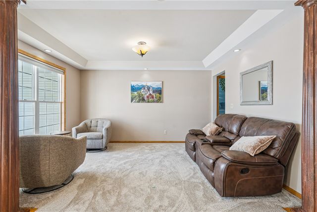 470 W 34th Court, Marion, IA 52302