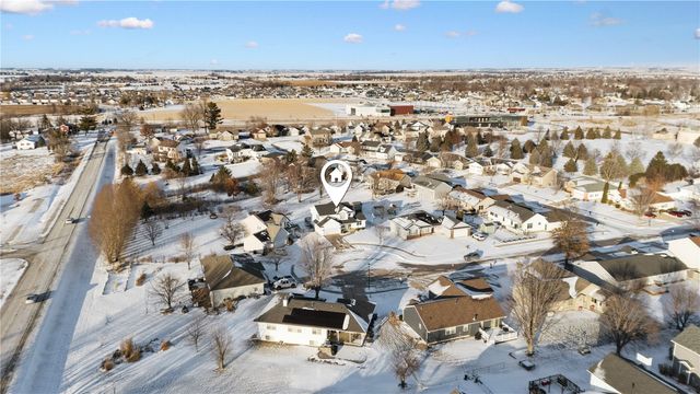 470 W 34th Court, Marion, IA 52302