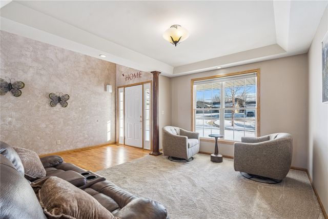 470 W 34th Court, Marion, IA 52302