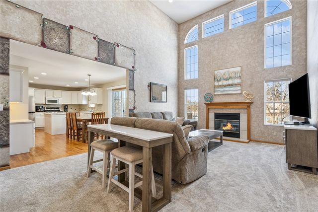 470 W 34th Court, Marion, IA 52302