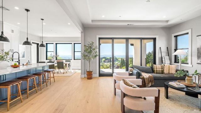 3783 Crown Hill Dr, Santa Rosa, CA 95404