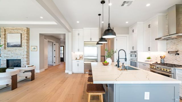 3783 Crown Hill Dr, Santa Rosa, CA 95404