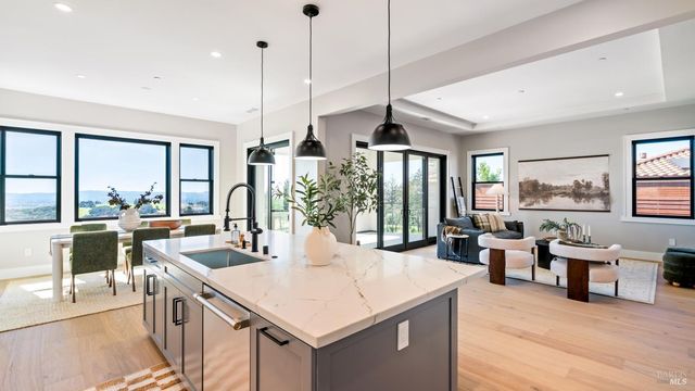 3783 Crown Hill Dr, Santa Rosa, CA 95404