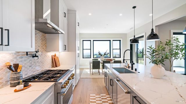 3783 Crown Hill Dr, Santa Rosa, CA 95404