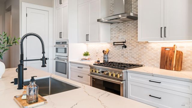 3783 Crown Hill Dr, Santa Rosa, CA 95404