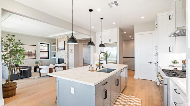 3783 Crown Hill Dr, Santa Rosa, CA 95404