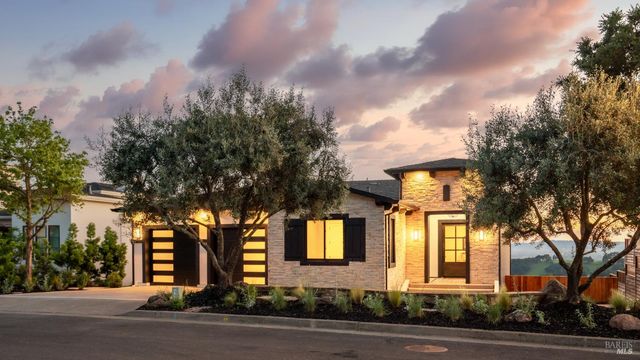 3783 Crown Hill Dr, Santa Rosa, CA 95404