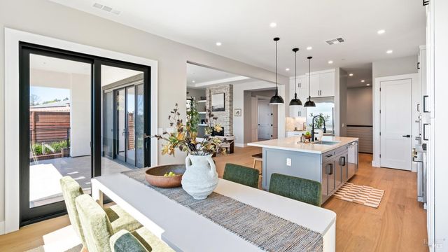 3783 Crown Hill Dr, Santa Rosa, CA 95404