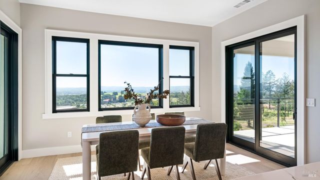 3783 Crown Hill Dr, Santa Rosa, CA 95404