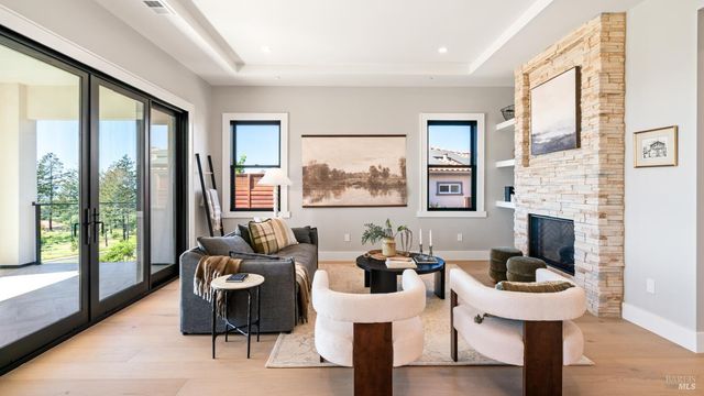 3783 Crown Hill Dr, Santa Rosa, CA 95404