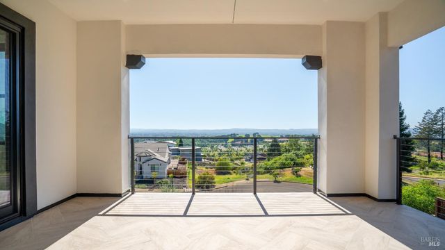 3783 Crown Hill Dr, Santa Rosa, CA 95404