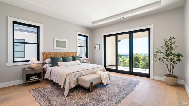 3783 Crown Hill Dr, Santa Rosa, CA 95404