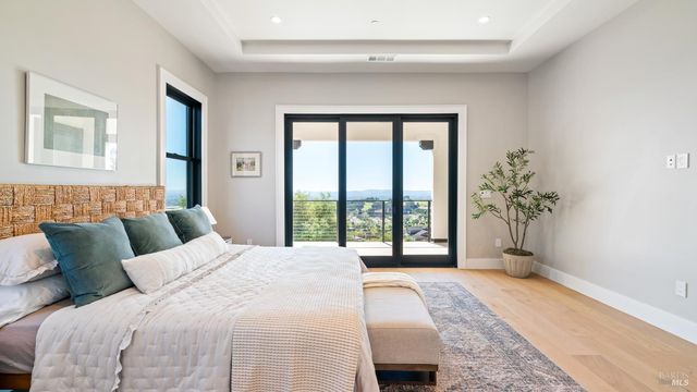 3783 Crown Hill Dr, Santa Rosa, CA 95404