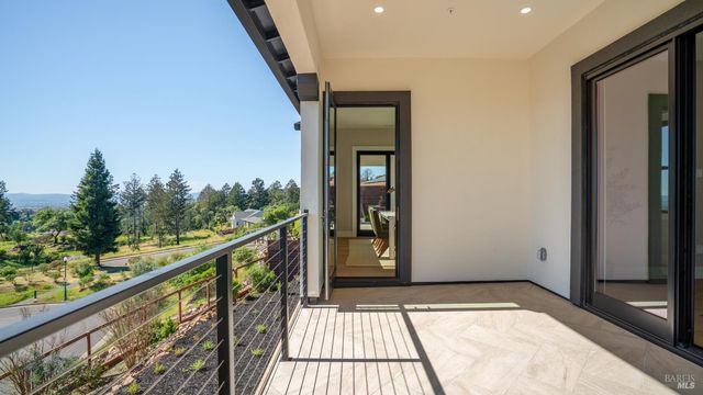 3783 Crown Hill Dr, Santa Rosa, CA 95404