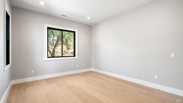 3783 Crown Hill Dr, Santa Rosa, CA 95404