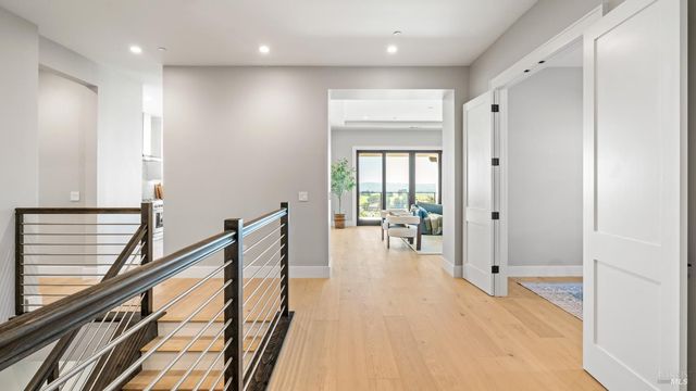 3783 Crown Hill Dr, Santa Rosa, CA 95404