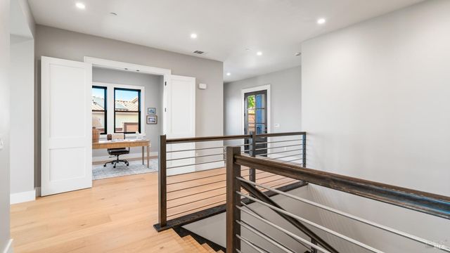 3783 Crown Hill Dr, Santa Rosa, CA 95404