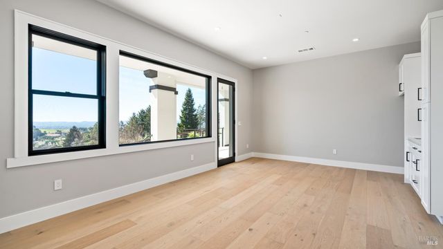 3783 Crown Hill Dr, Santa Rosa, CA 95404