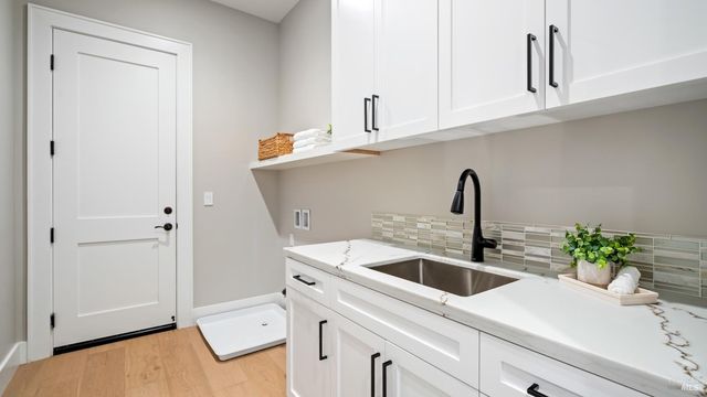 3783 Crown Hill Dr, Santa Rosa, CA 95404