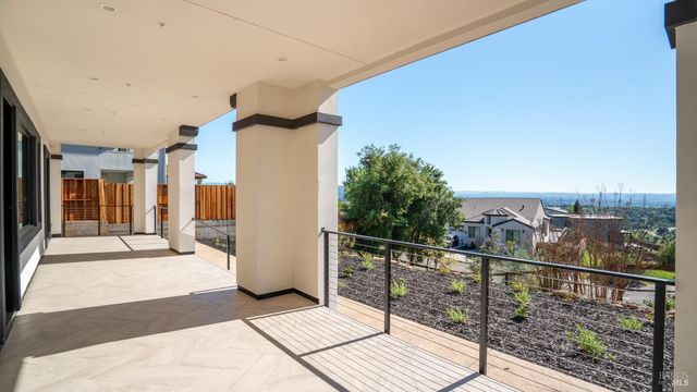 3783 Crown Hill Dr, Santa Rosa, CA 95404