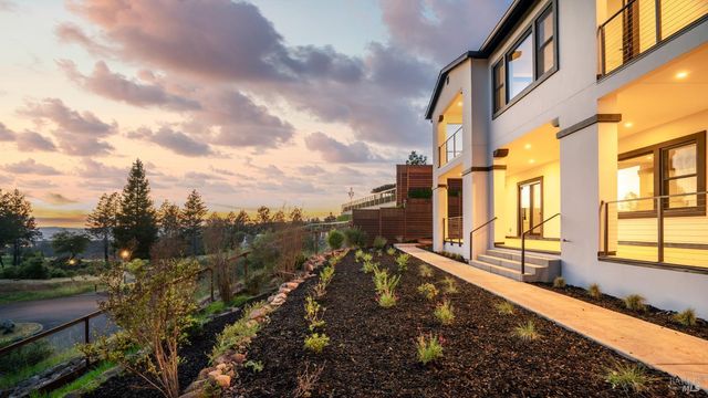 3783 Crown Hill Dr, Santa Rosa, CA 95404