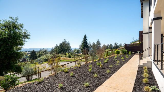3783 Crown Hill Dr, Santa Rosa, CA 95404