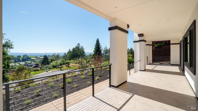 3783 Crown Hill Dr, Santa Rosa, CA 95404