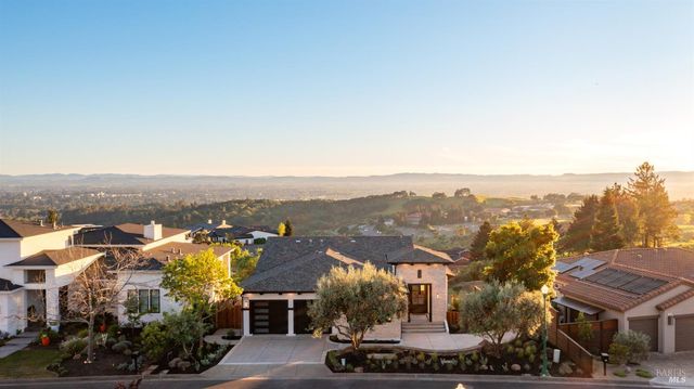 3783 Crown Hill Dr, Santa Rosa, CA 95404