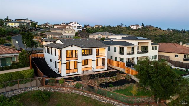 3783 Crown Hill Dr, Santa Rosa, CA 95404