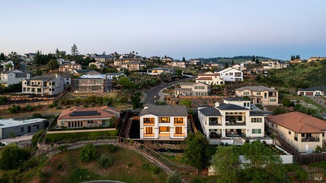 3783 Crown Hill Dr, Santa Rosa, CA 95404