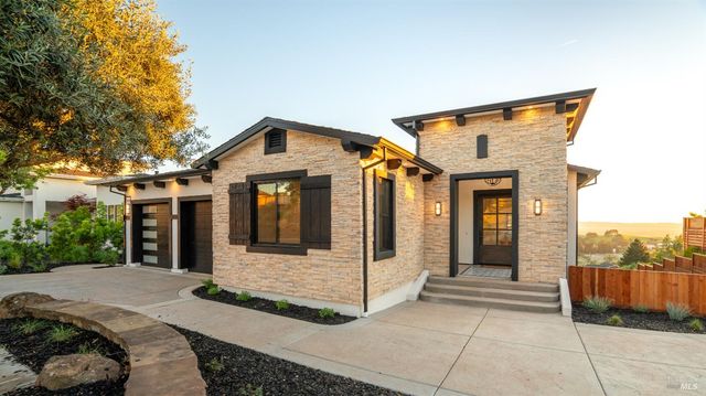 3783 Crown Hill Dr, Santa Rosa, CA 95404