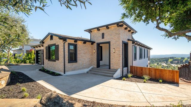 3783 Crown Hill Dr, Santa Rosa, CA 95404