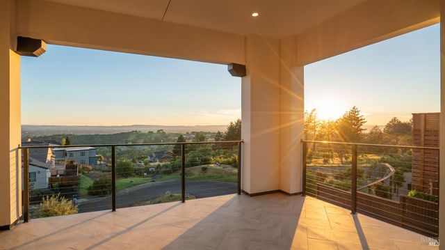 3783 Crown Hill Dr, Santa Rosa, CA 95404