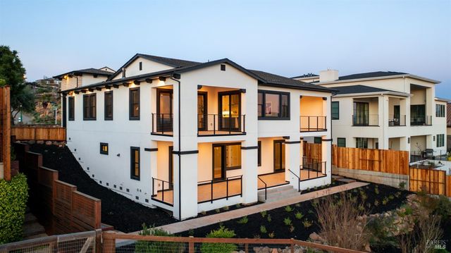 3783 Crown Hill Dr, Santa Rosa, CA 95404