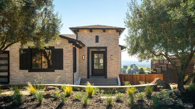 3783 Crown Hill Dr, Santa Rosa, CA 95404
