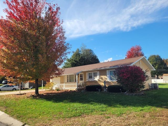 28 12th Ave SE, Oelwein, IA 50662