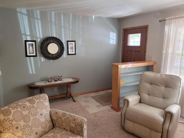 28 12th Ave SE, Oelwein, IA 50662