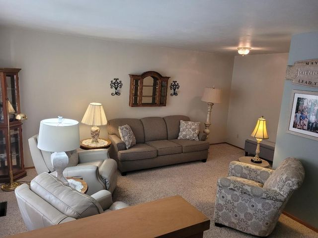 28 12th Ave SE, Oelwein, IA 50662