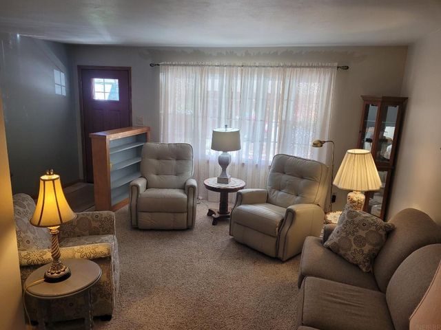 28 12th Ave SE, Oelwein, IA 50662