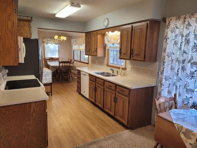 28 12th Ave SE, Oelwein, IA 50662