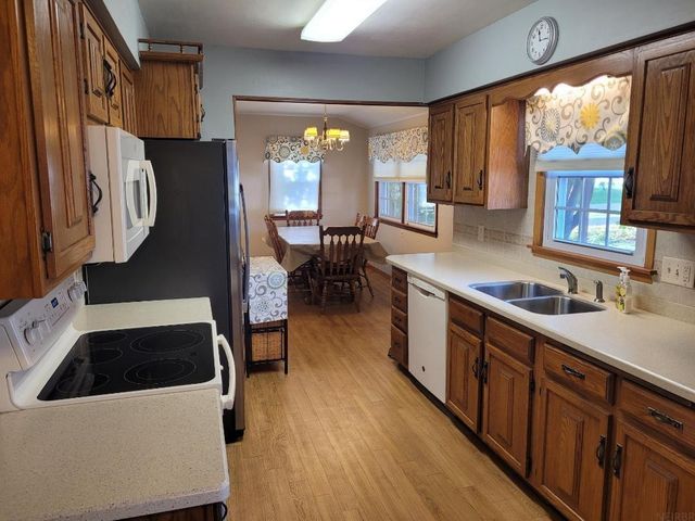 28 12th Ave SE, Oelwein, IA 50662