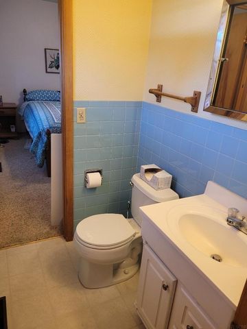 28 12th Ave SE, Oelwein, IA 50662