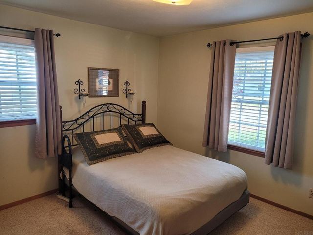 28 12th Ave SE, Oelwein, IA 50662