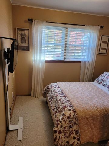 28 12th Ave SE, Oelwein, IA 50662