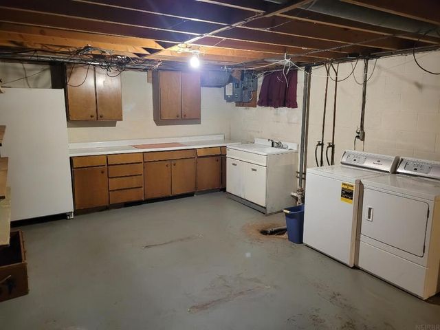 28 12th Ave SE, Oelwein, IA 50662