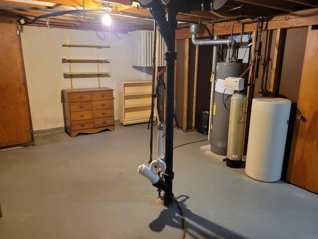 28 12th Ave SE, Oelwein, IA 50662