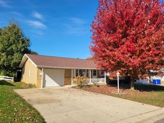 28 12th Ave SE, Oelwein, IA 50662