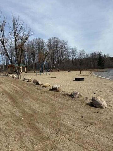 5892 Woodland Drive, Lake, MI 48632