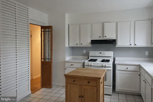 307 FERN DR, Marlton, NJ 08053