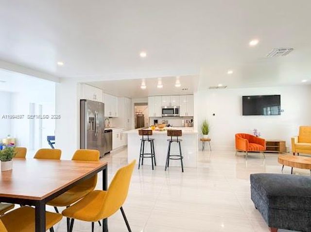 6466 NW 20th St, Margate, FL 33063